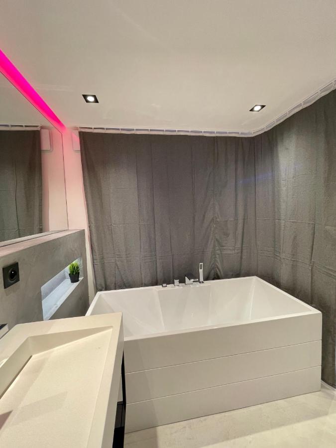 Appartement Neuf Climatise - Vue Mer Saint-Tropez - 50M Plage Et Port - Piscine Gassin Exteriör bild
